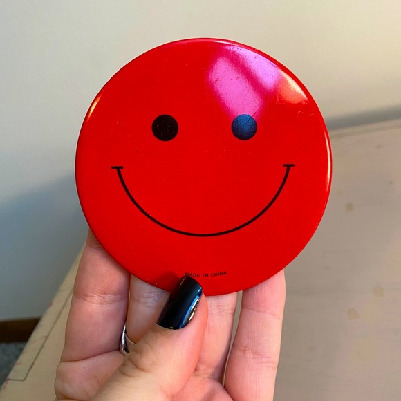 Other - $5 Bundled 💘 Big retro vintage smiley face pin
